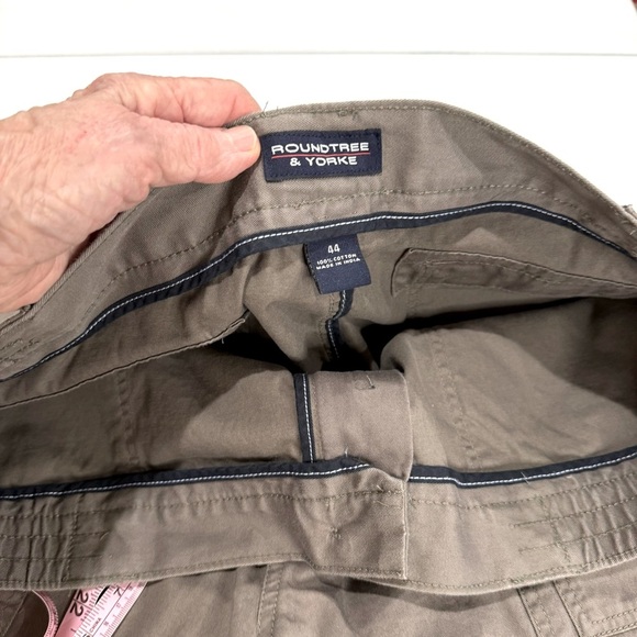 Roundtree & Yorke Cargo Shorts Side Elastic Waist Pockets Cotton Men’s Size 44 - Picture 9 of 9